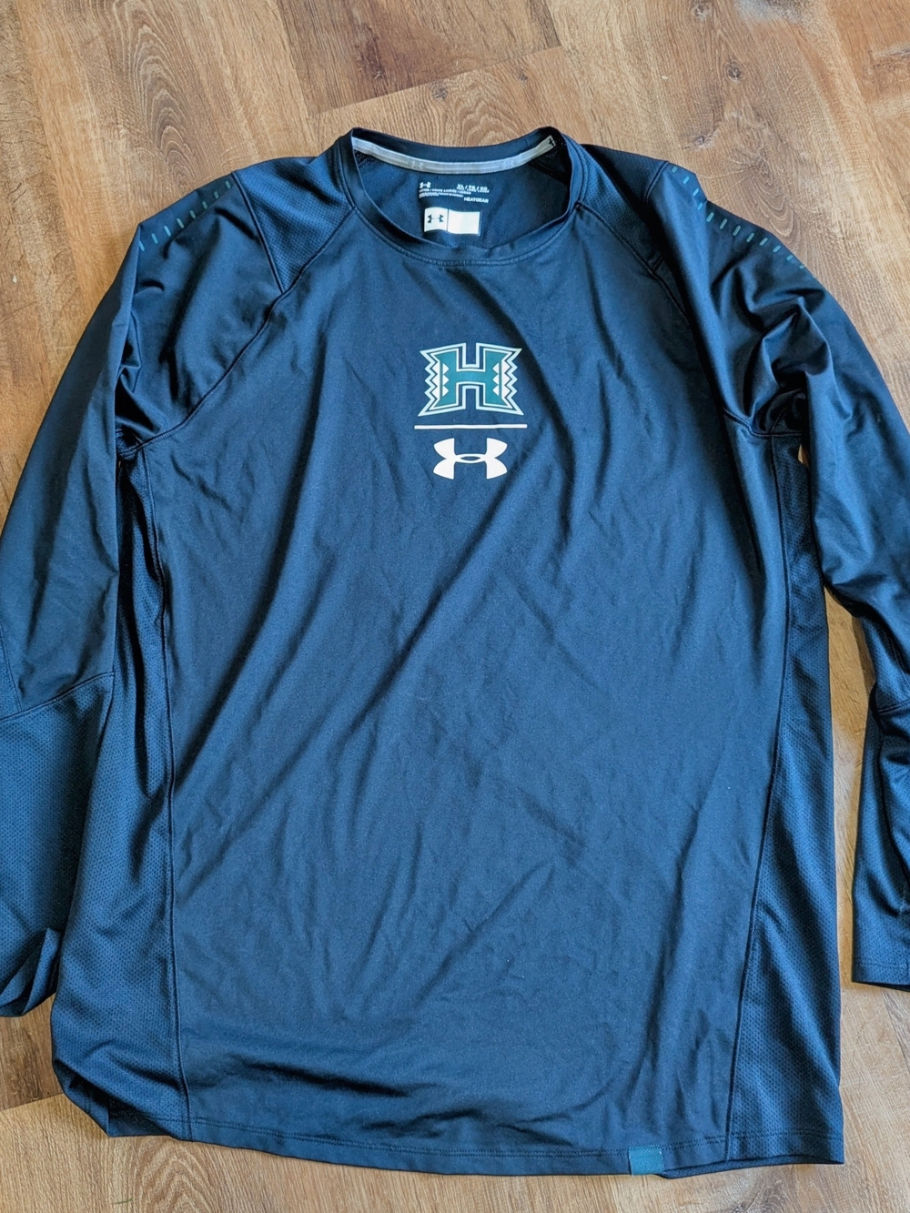 Under Armour Men’s Black Long-Sleeve Performance Shirt